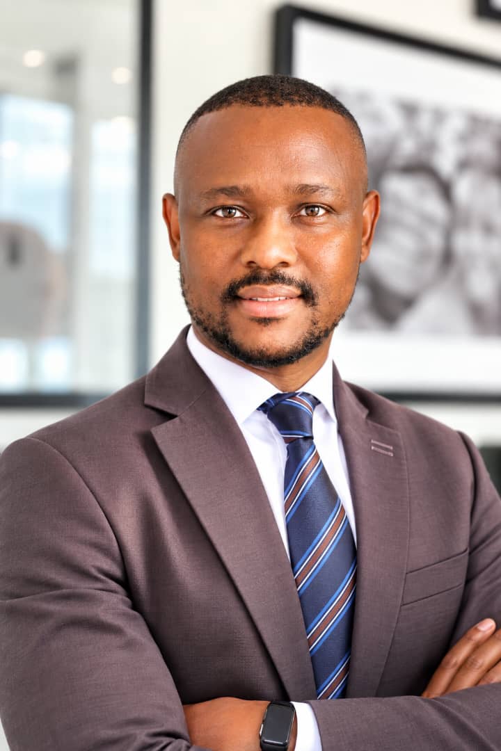 Executive portrait of Mothusi Molokomme.